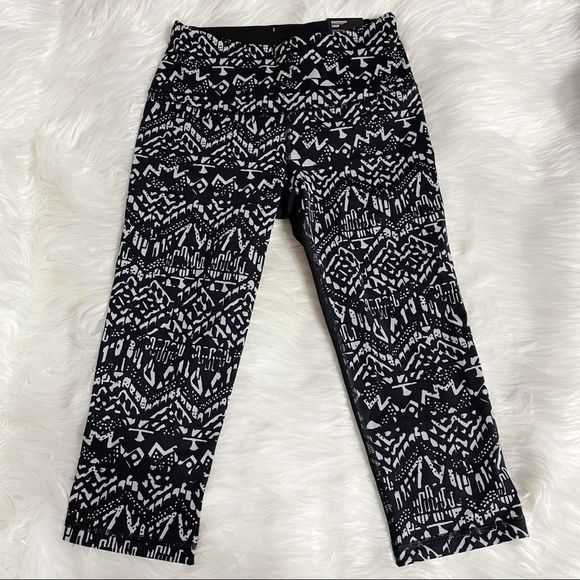 NWT XS Victoria Sport Knockout Crop Leggings Capris Victoria's Secret VSX - Picture 1 of 6